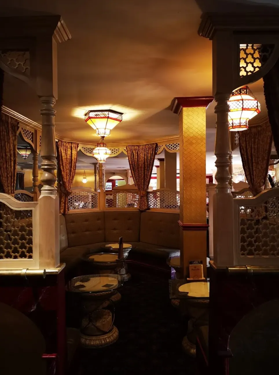 Amantola restaurant interior