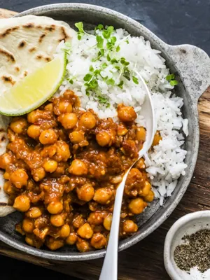 Chickpea curry with rice and naan
